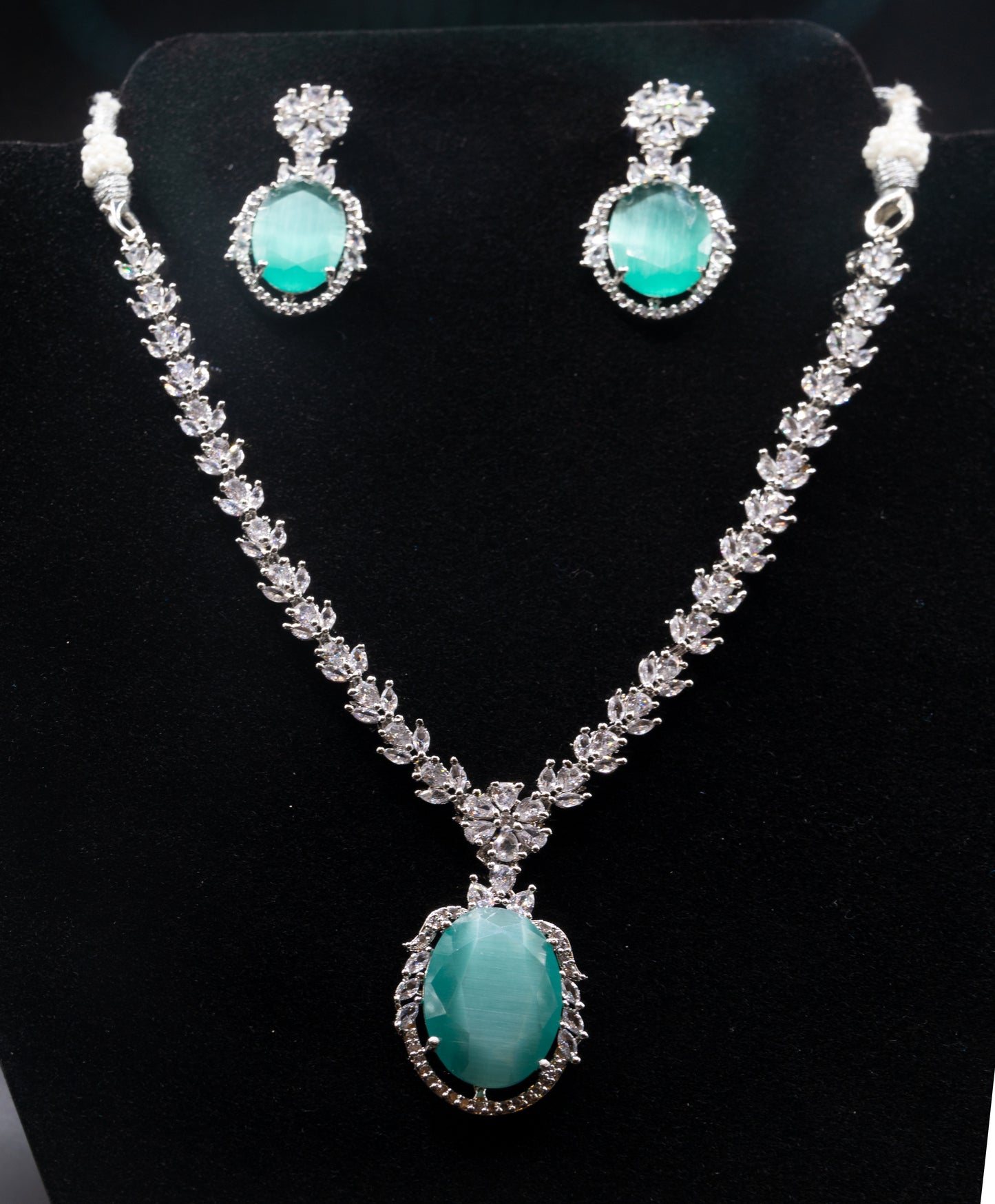 Sllver necklace set with blue stones